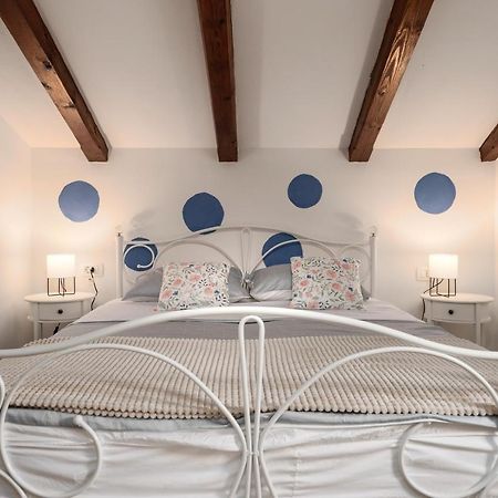 Relax In 2 Bedroom App In Old Town W/Ac And Wifi Rovinj Exterior photo