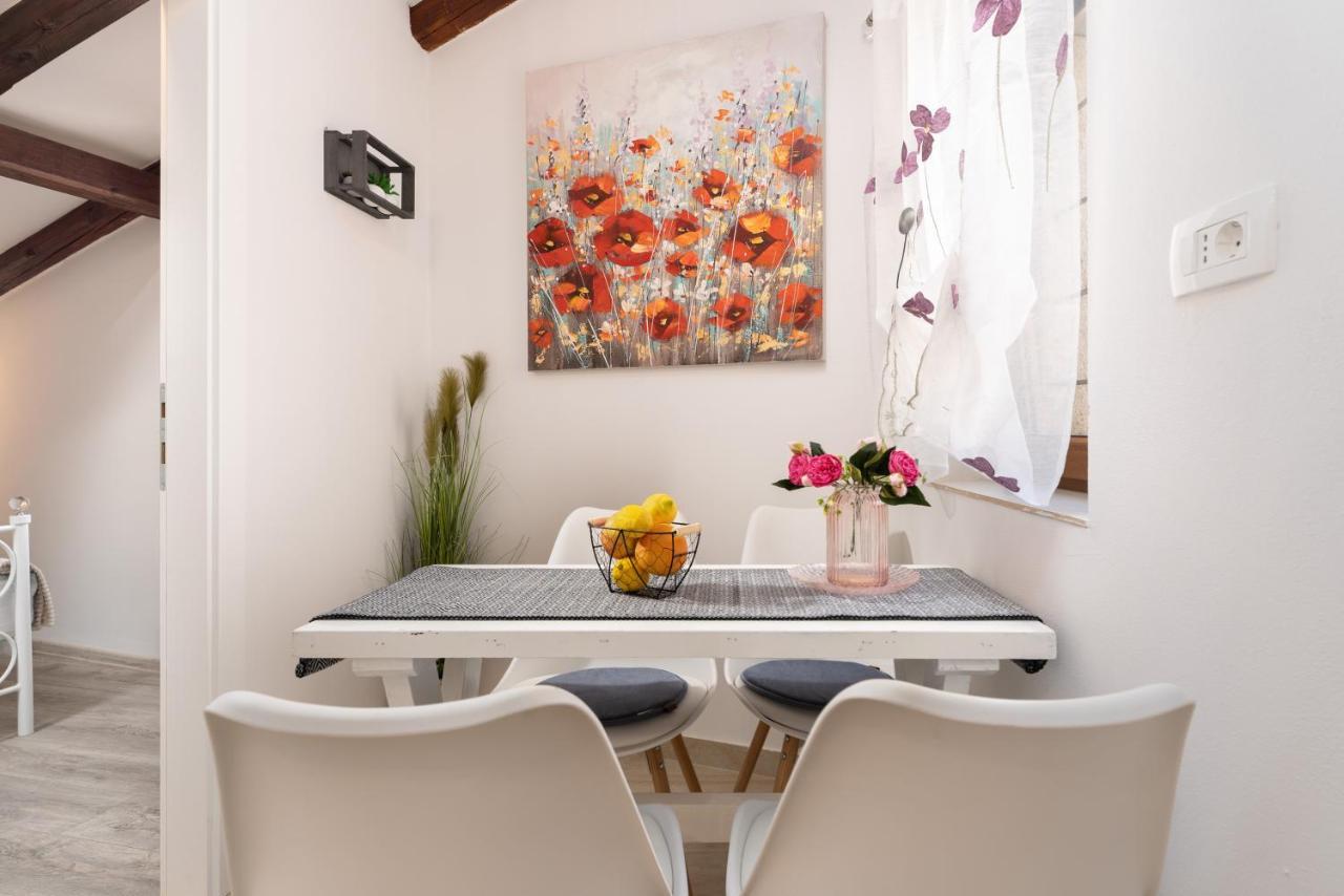 Relax In 2 Bedroom App In Old Town W/Ac And Wifi Rovinj Exterior photo