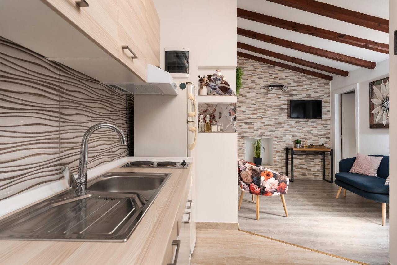 Relax In 2 Bedroom App In Old Town W/Ac And Wifi Rovinj Exterior photo