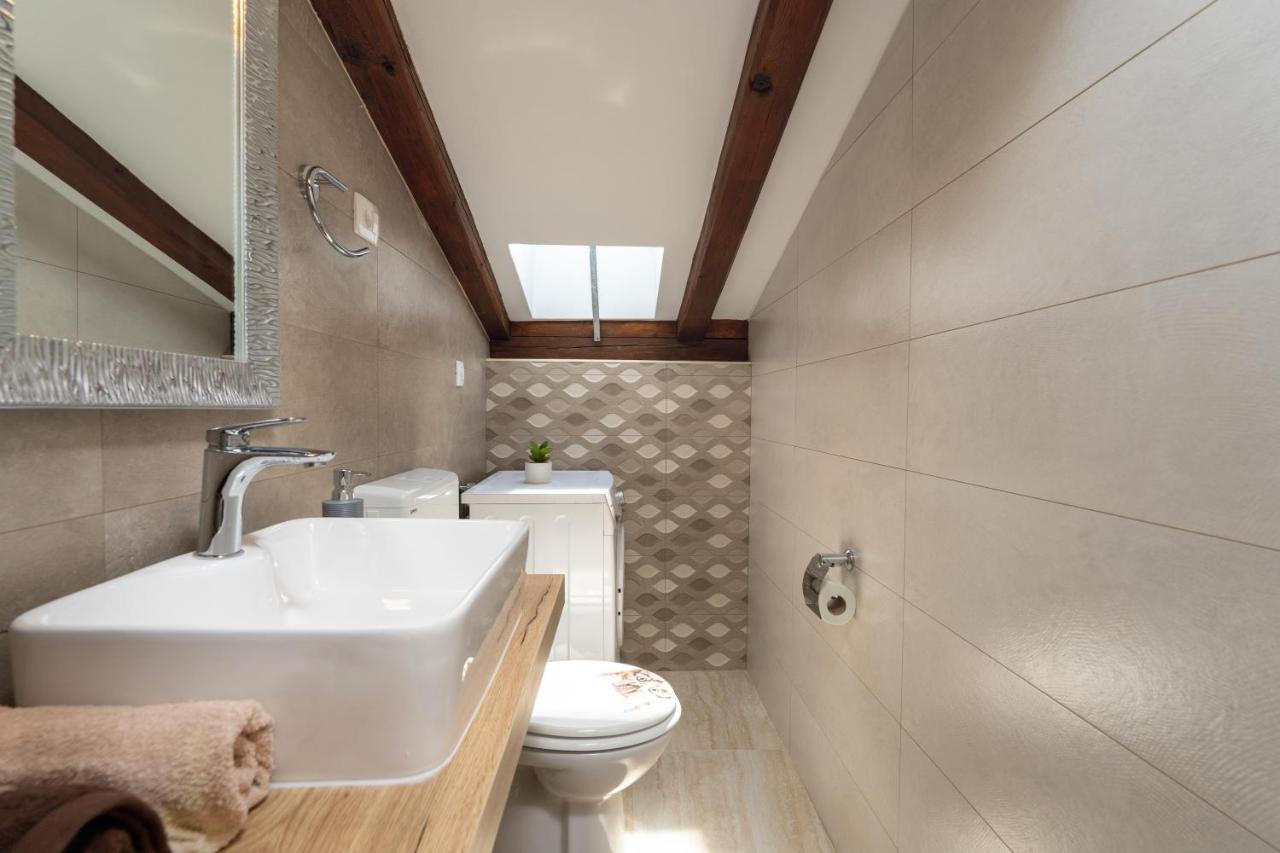 Relax In 2 Bedroom App In Old Town W/Ac And Wifi Rovinj Exterior photo