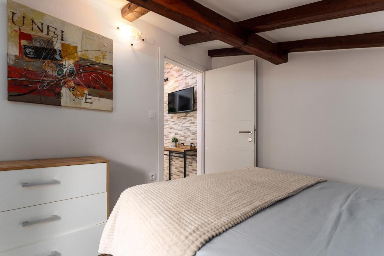 Relax In 2 Bedroom App In Old Town W/Ac And Wifi Rovinj Exterior photo