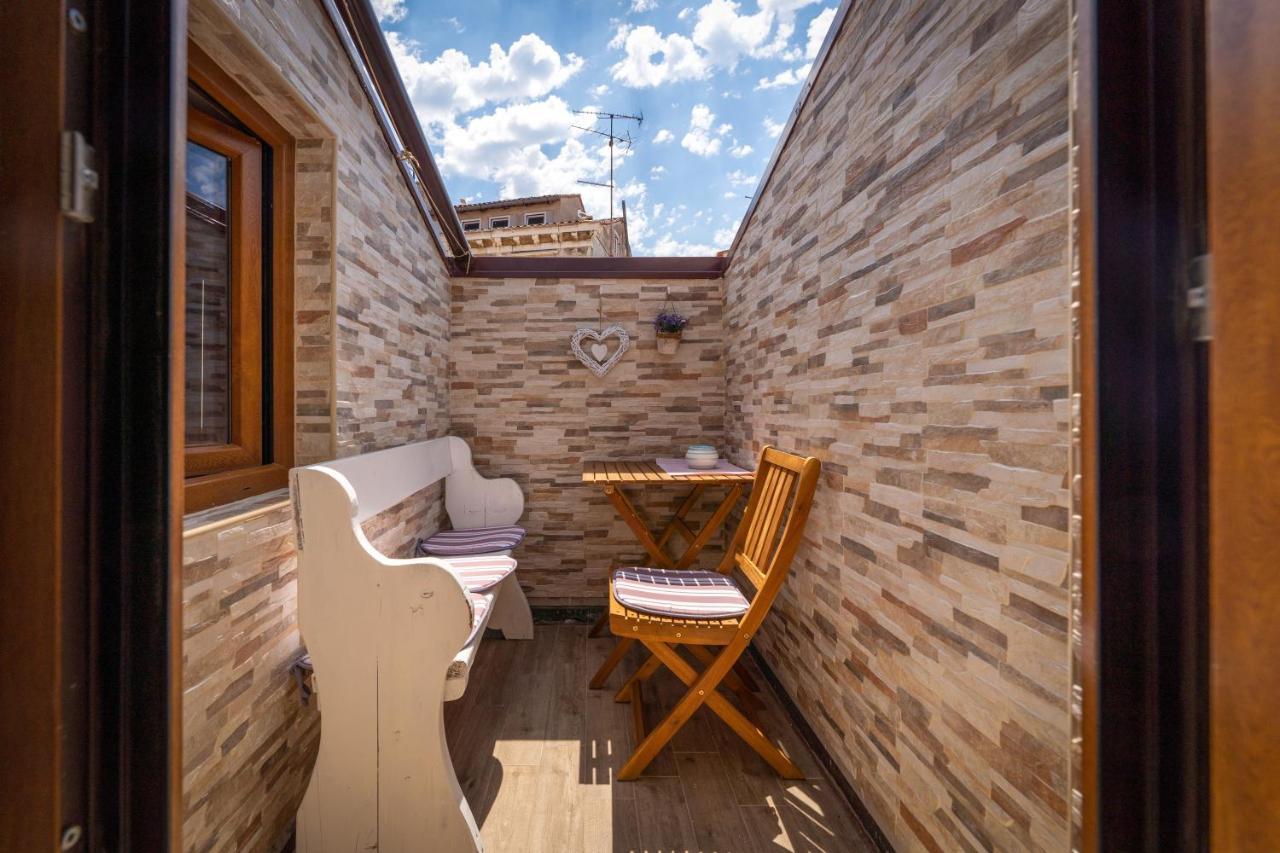 Relax In 2 Bedroom App In Old Town W/Ac And Wifi Rovinj Exterior photo